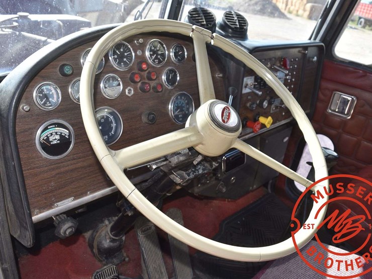 1984-peterbilt-359-image-41