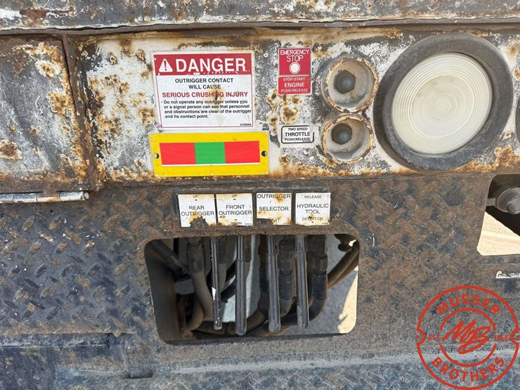 2014-international-7500-4x4-terex-bucket-truck-image-22