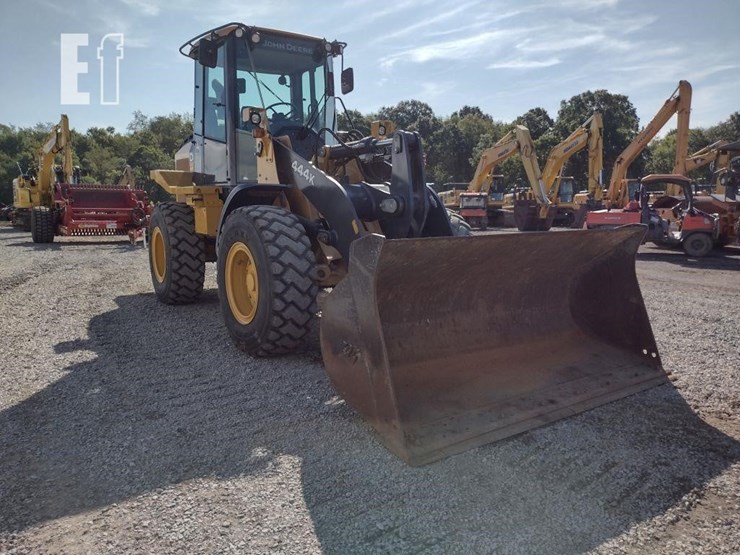 2019-deere-444k-image-37