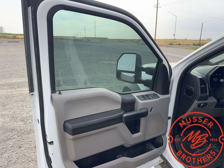 2017-ford-f550-image-25