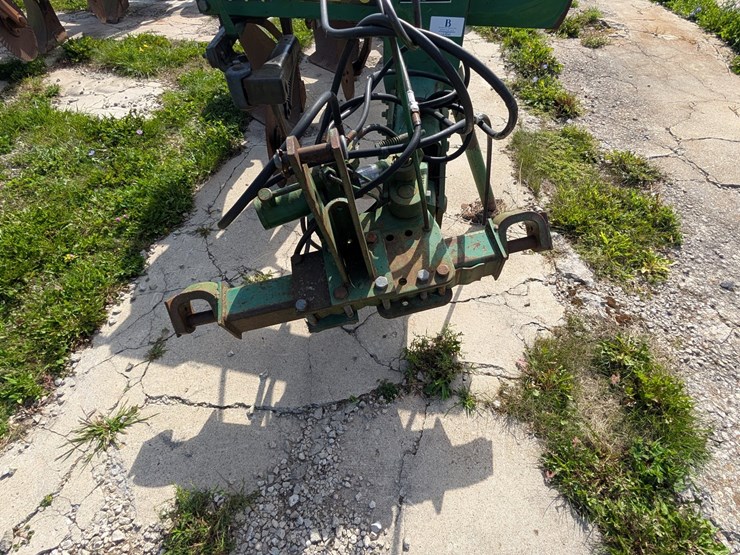 john-deere-2810-image-3