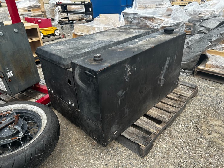 #87129-•-fuel-tank-and-tool-box-image-1