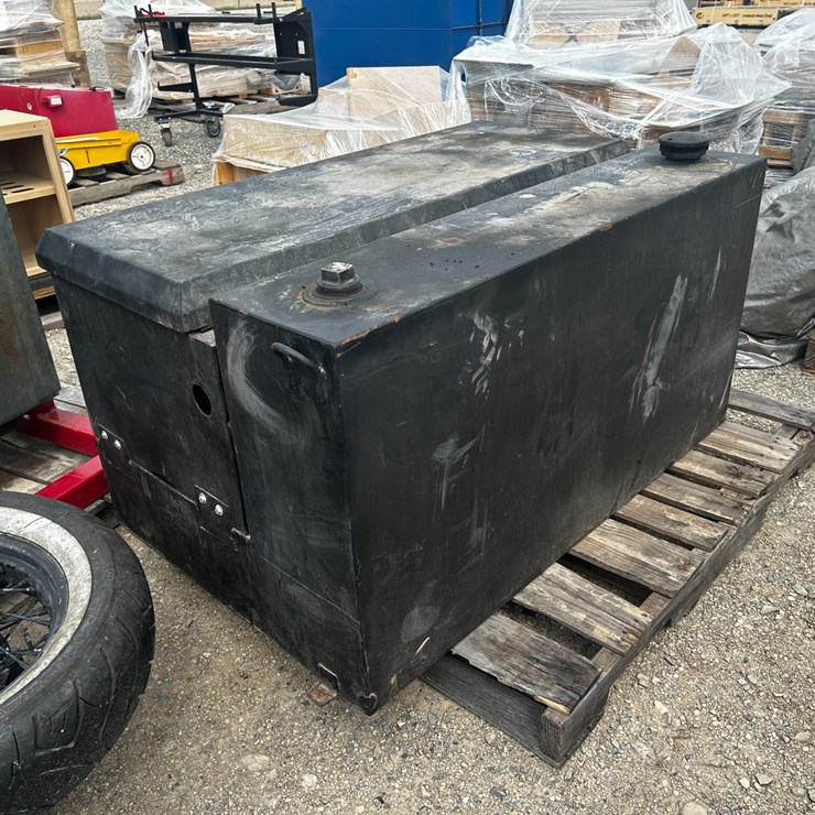 #87129 • FUEL TANK AND TOOL BOX