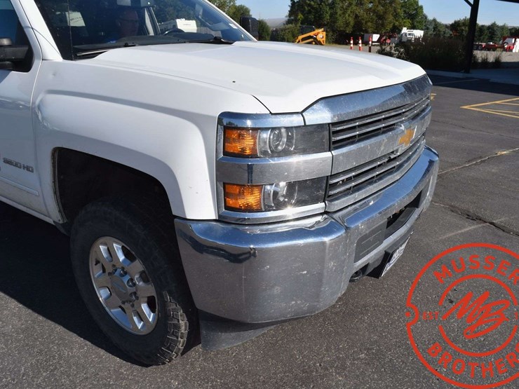 2015-chevrolet-3500hd-image-12