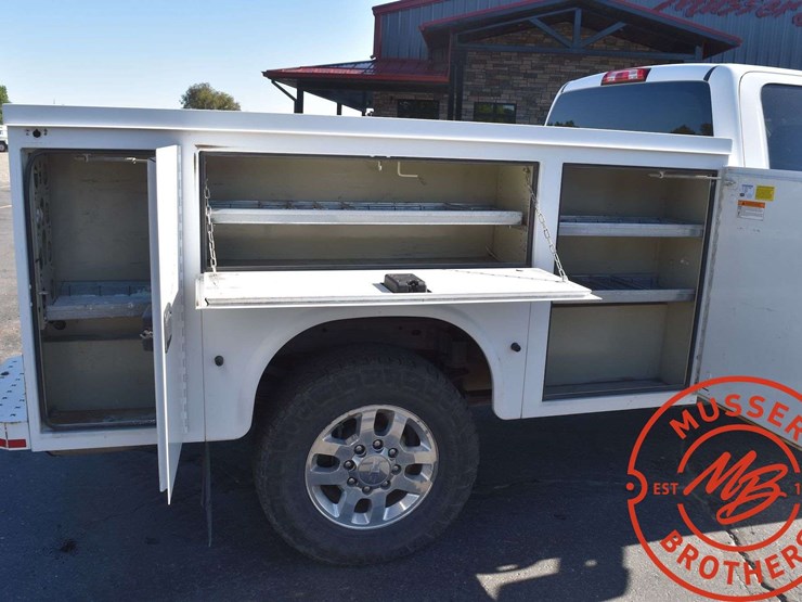 2015-chevrolet-3500hd-image-27