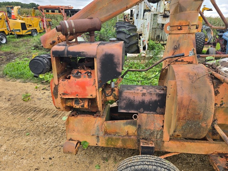 #2059-•-finn-bws-27-towable-straw-blower-image-15