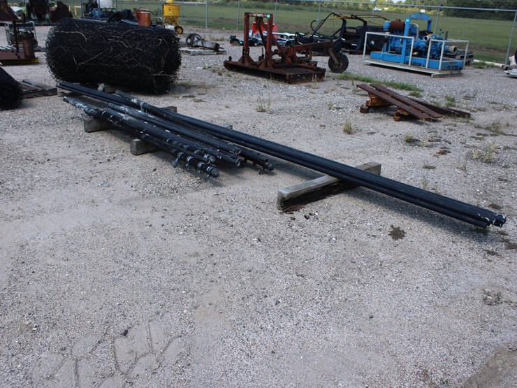 #1062-•-6'-black-vinyl-coated-chain-link-fence-image-2