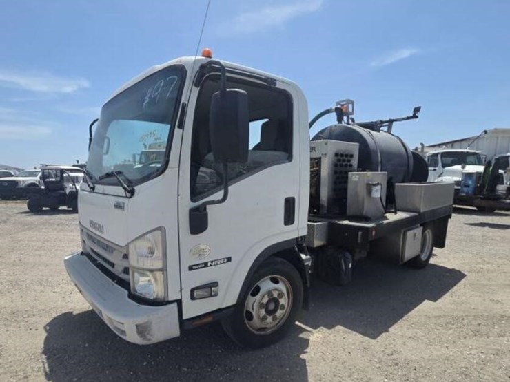 2017-isuzu-jale5w16xh7304211-image-1