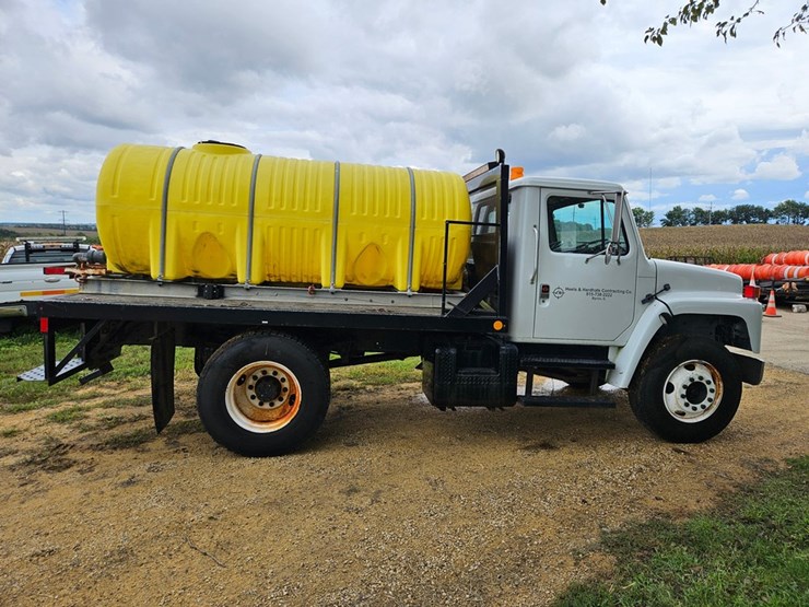 #2079-•-1988-international-water-truck-image-6