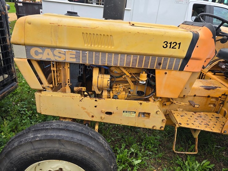 #2038-•-case-380b-tractor-image-9