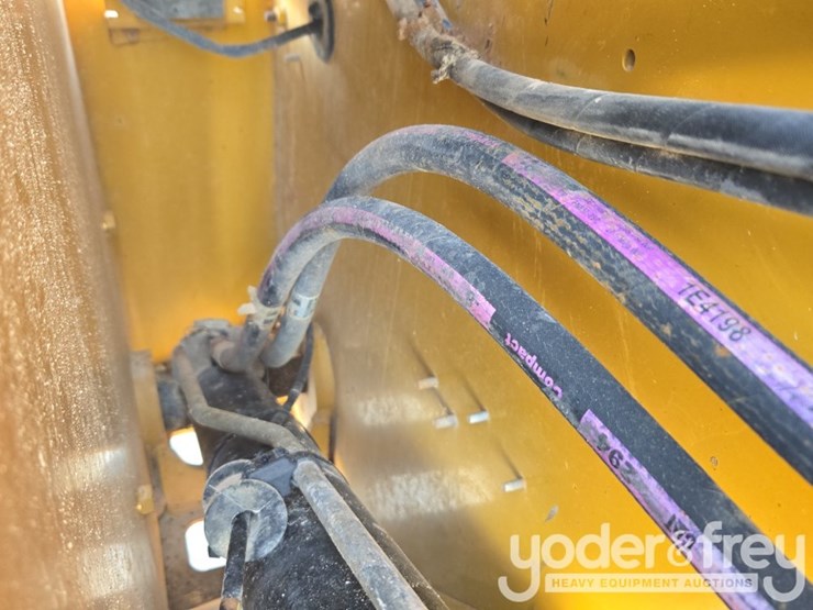 2019-caterpillar-299d2-image-33