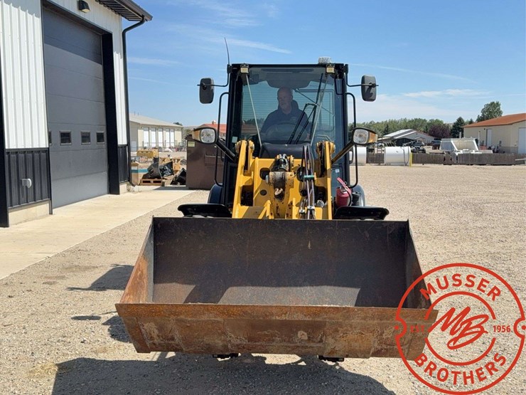2016-caterpillar-906m-image-8