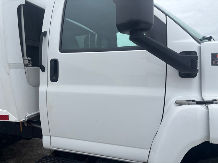 2009-gmc-7500-image-20