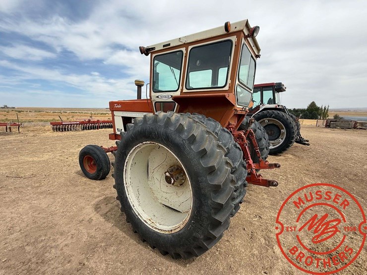 1975-international-1066-farmall-tractor-image-6