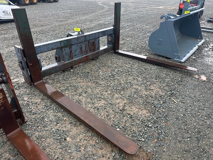 #5617-•-approx-96"-wicker-machine-co.-loader-forks-image-2