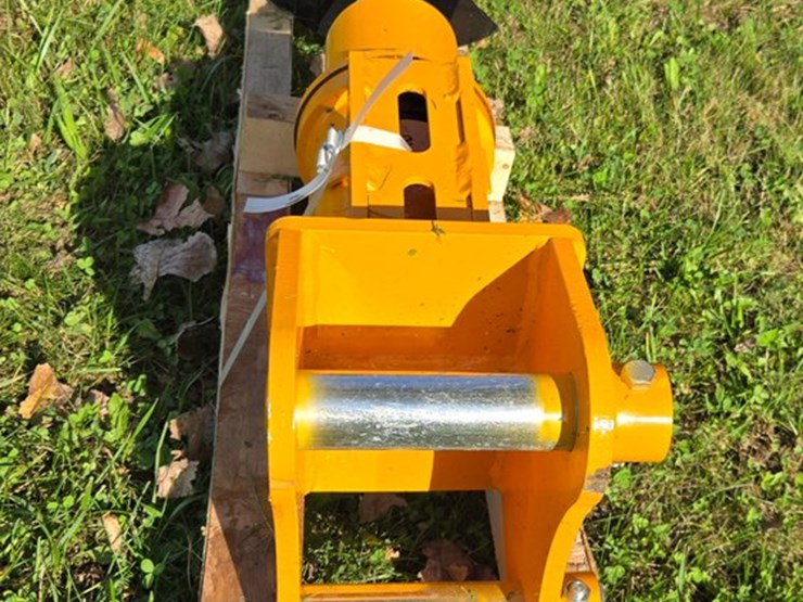 caterpillar-303-image-4