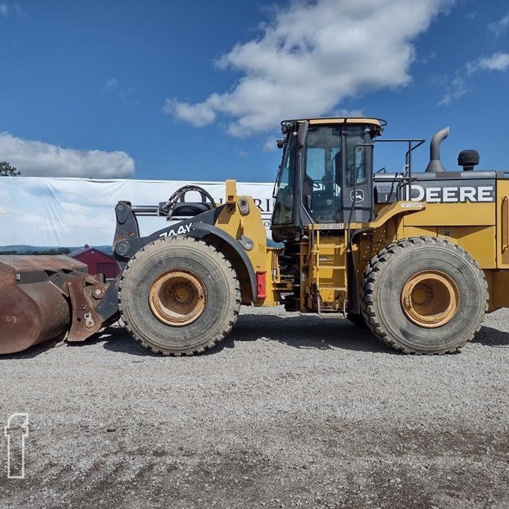2019 DEERE 744KII