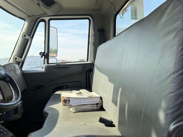2011-international-durastar-4300-image-30