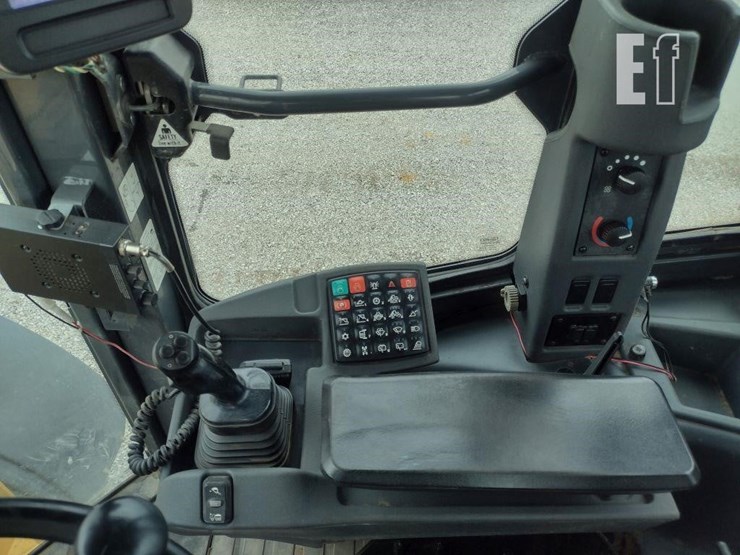 2018-deere-524kii-image-8