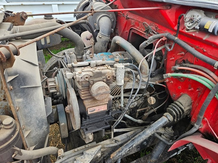 international-4900-image-11