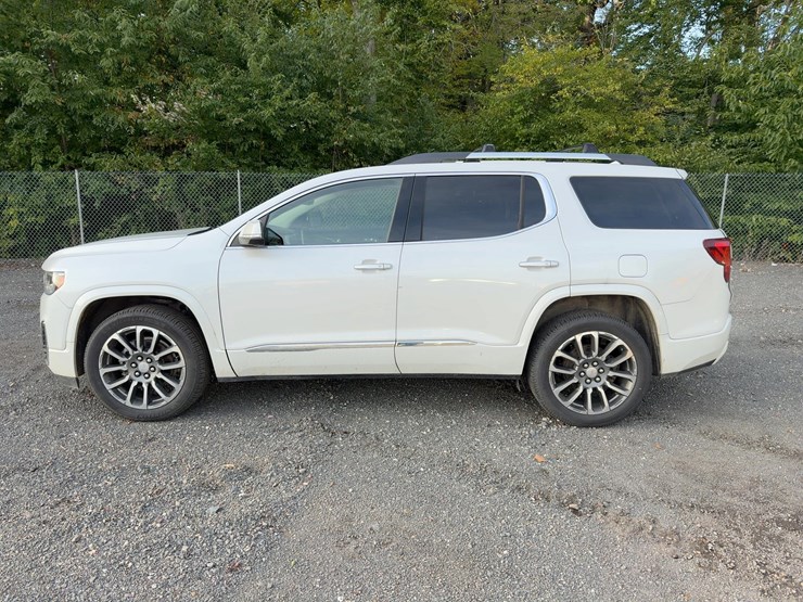 2022-gmc-acadia-denali-image-1