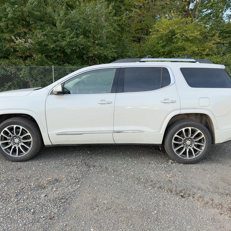 2022 GMC ACADIA DENALI