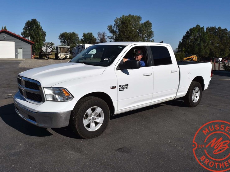 2020-ram-1500-slt-image-2