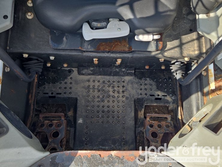 2017-bobcat-t590-image-44
