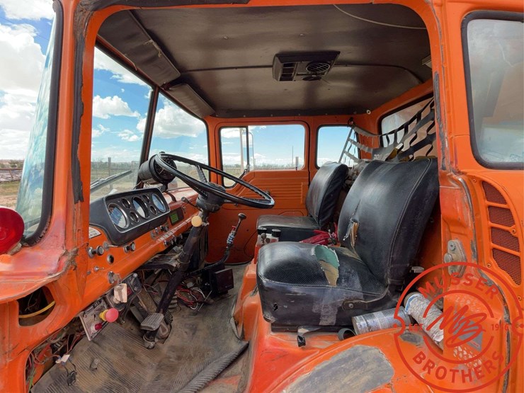 1985-ford-800-image-20