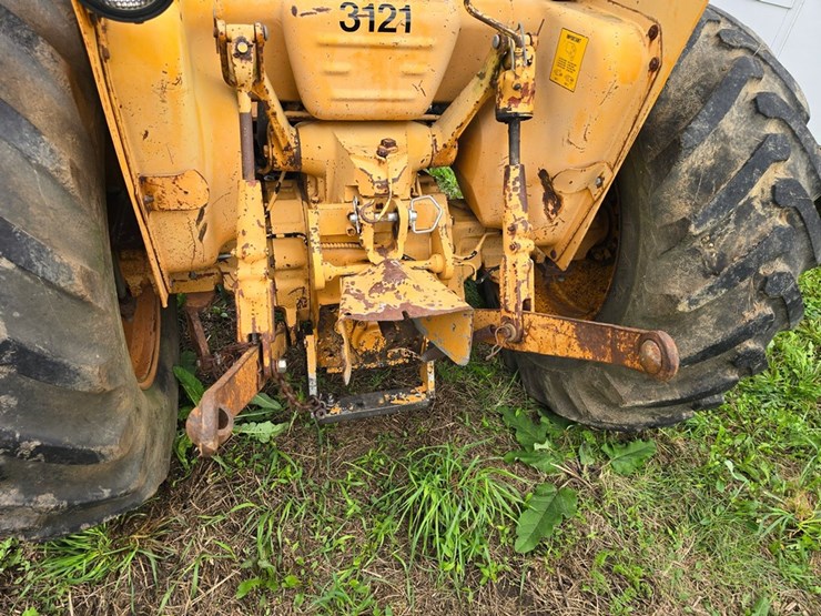 #2038-•-case-380b-tractor-image-11