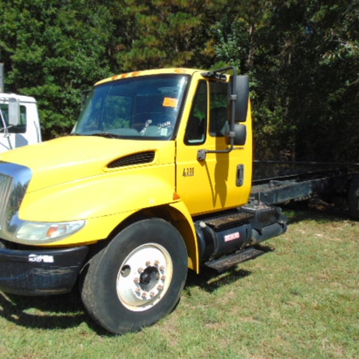 2004 INTERNATIONAL 4300