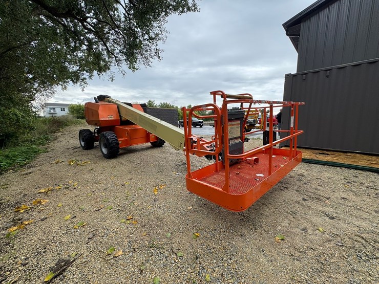 2011-jlg-600s-image-7