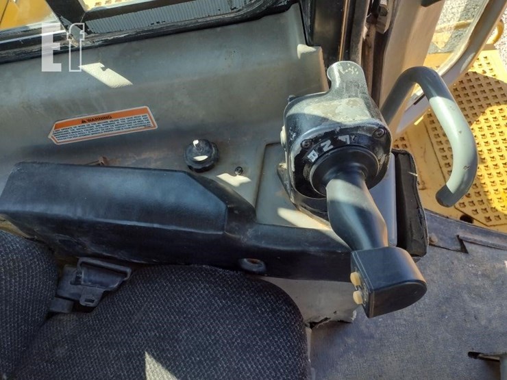 2004-caterpillar-d6r-xl-image-10