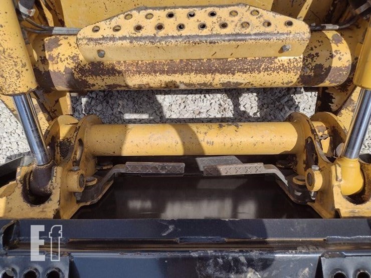 2002-deere-250-image-17