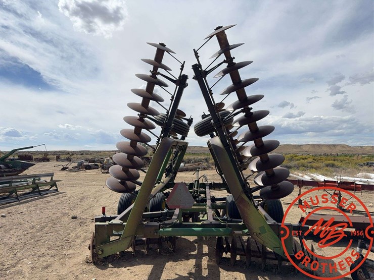 john-deere-235-image-6