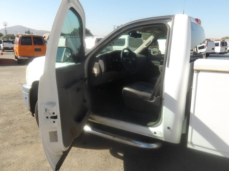 2013-chevrolet-silverado-2500-image-10