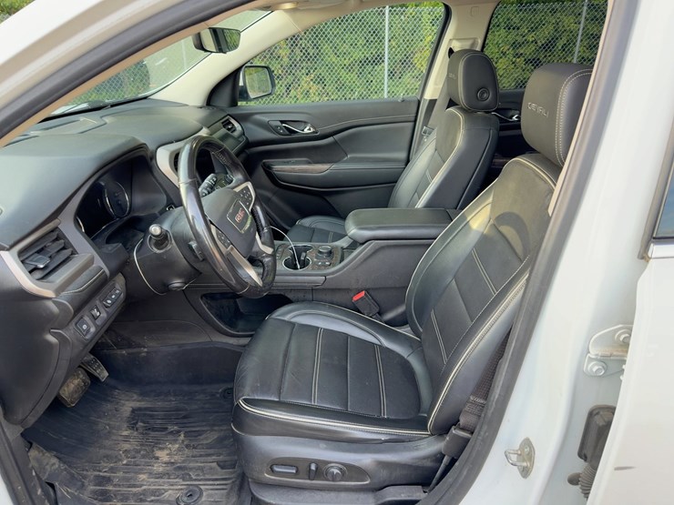 2022-gmc-acadia-denali-image-18