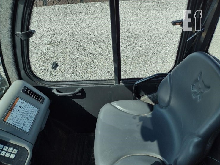 2021-bobcat-toolcat-5600-image-10