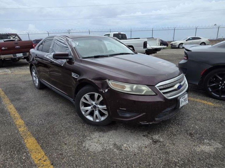 12-ford-4d-1fahp2ew2cg137501-s.t.-image-2