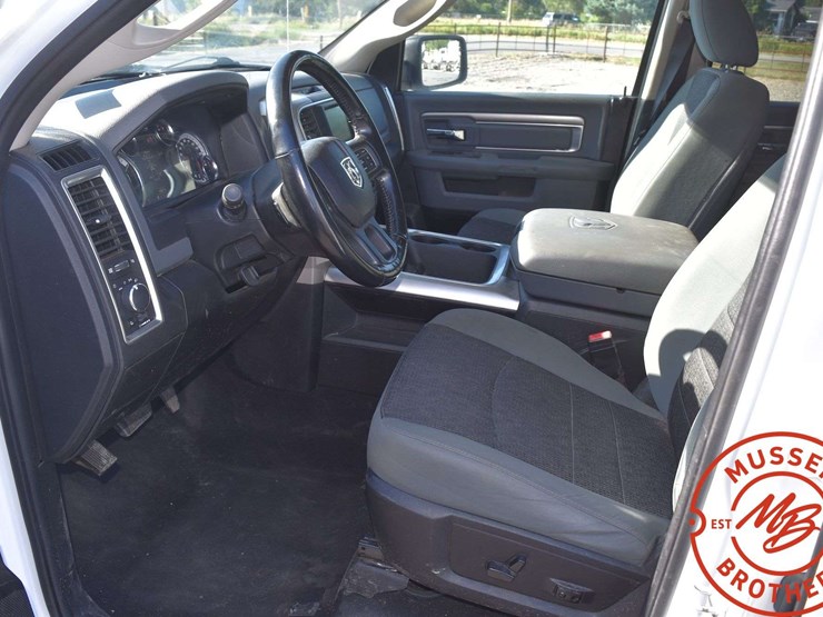 2020-ram-1500-slt-image-19