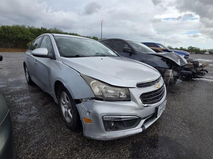 16-chev-4d-1g1pe5sb6g7154430-image-2