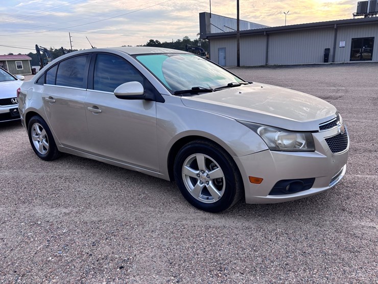 #40876-•-2014-chevrolet-cruze-|-reconstructed-title-image-2