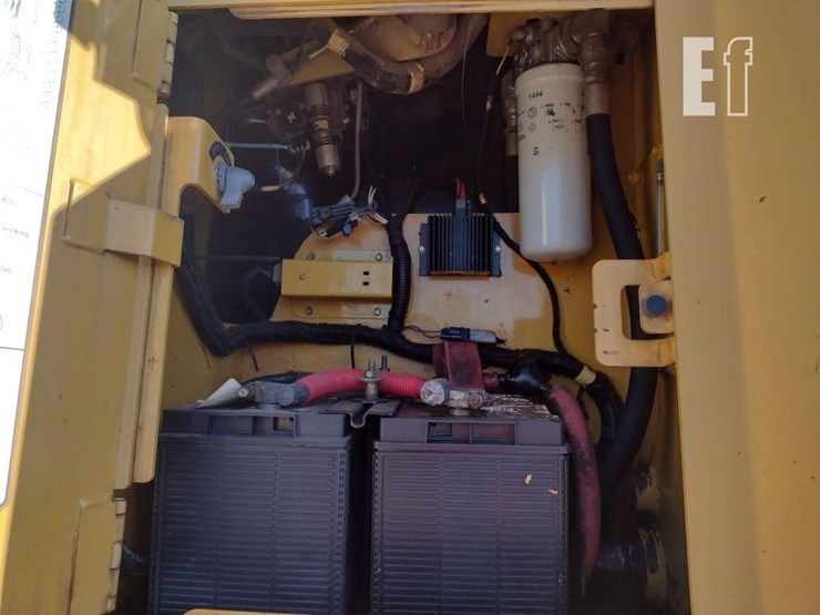 2002-deere-700h-lt-image-20