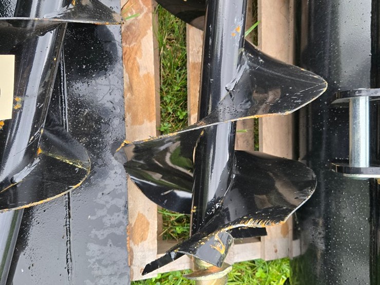 #2250-•-(edmore)mini-excavator-attachment-set-(one-damaged-auger)-see-pictures-image-7