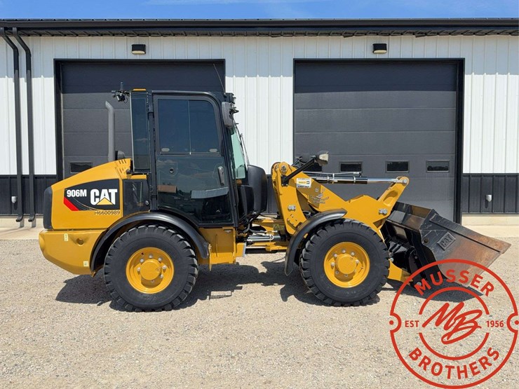 2016-caterpillar-906m-image-2