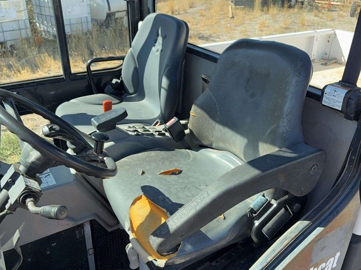bobcat-5600-toolcat-image-22