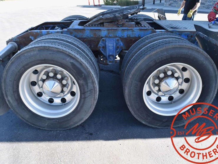 2005-peterbilt-379-image-25
