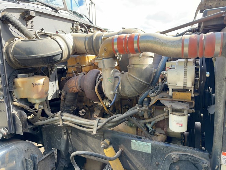 1996-peterbilt-379-image-11