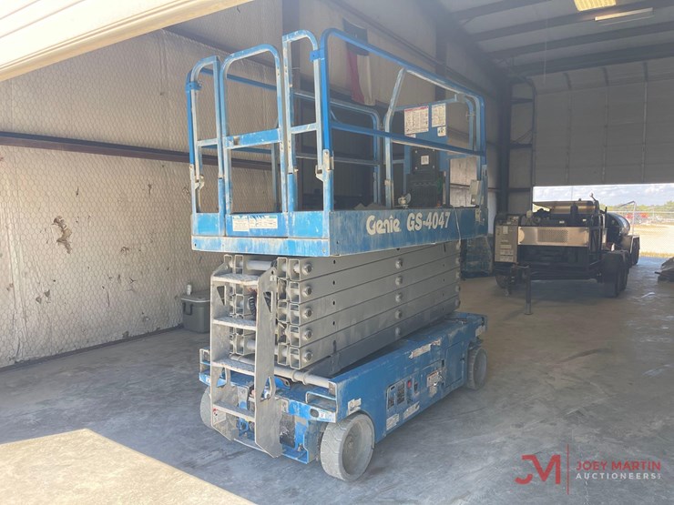 2019-genie-gs-4047-electric-scissor-lift-image-3