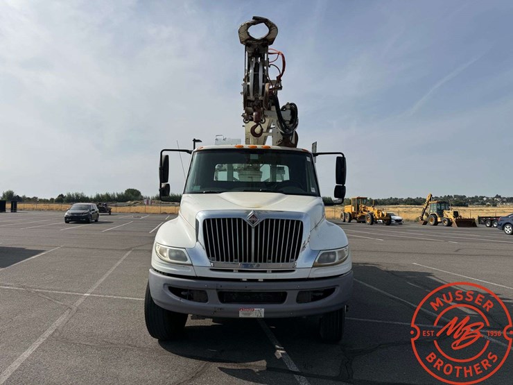 2011-international-durastar-4300-image-2